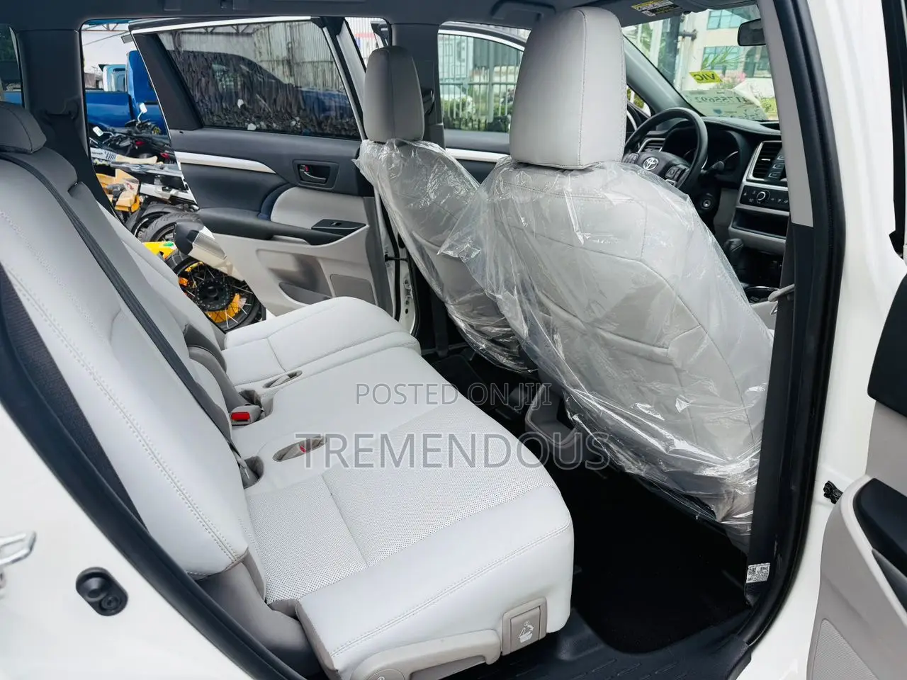 Toyota Highlander LE Plus 2019 White