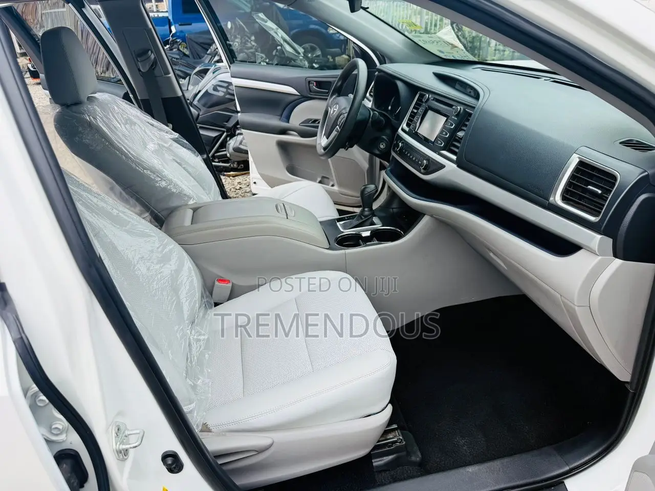 Toyota Highlander LE Plus 2019 White