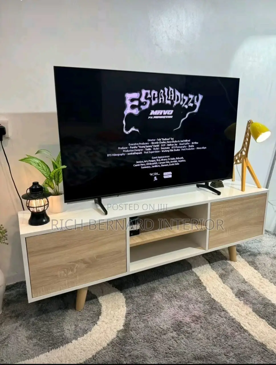 4 Feet TV Stand