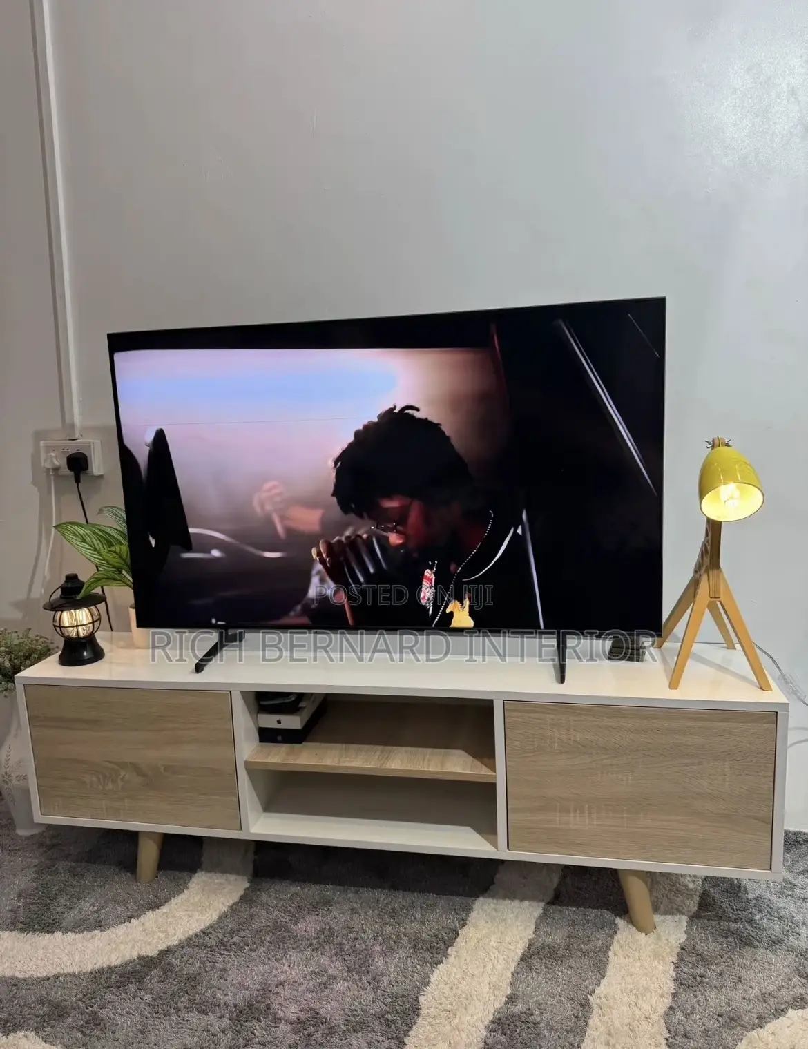 4 Feet TV Stand