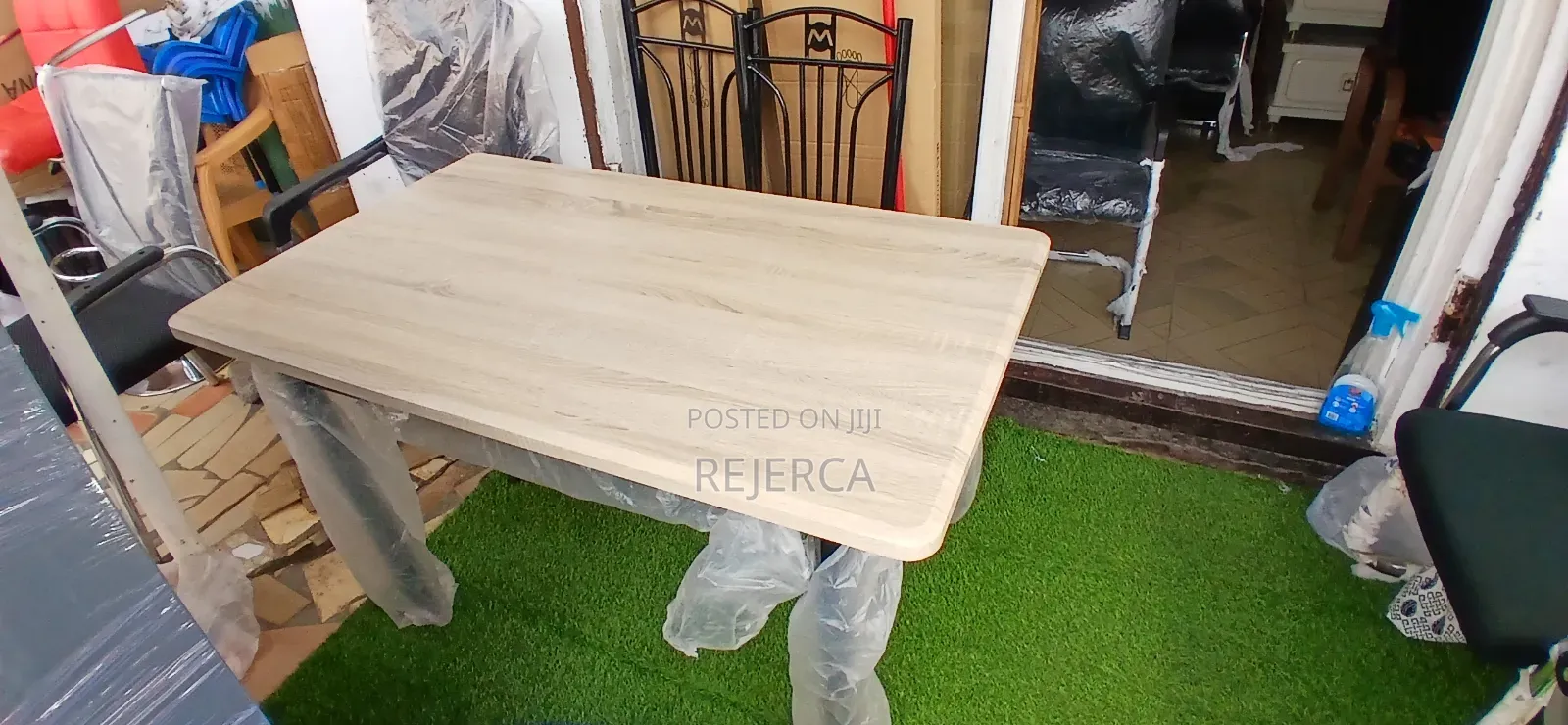 Durable Dinning Table With 4 Chairs