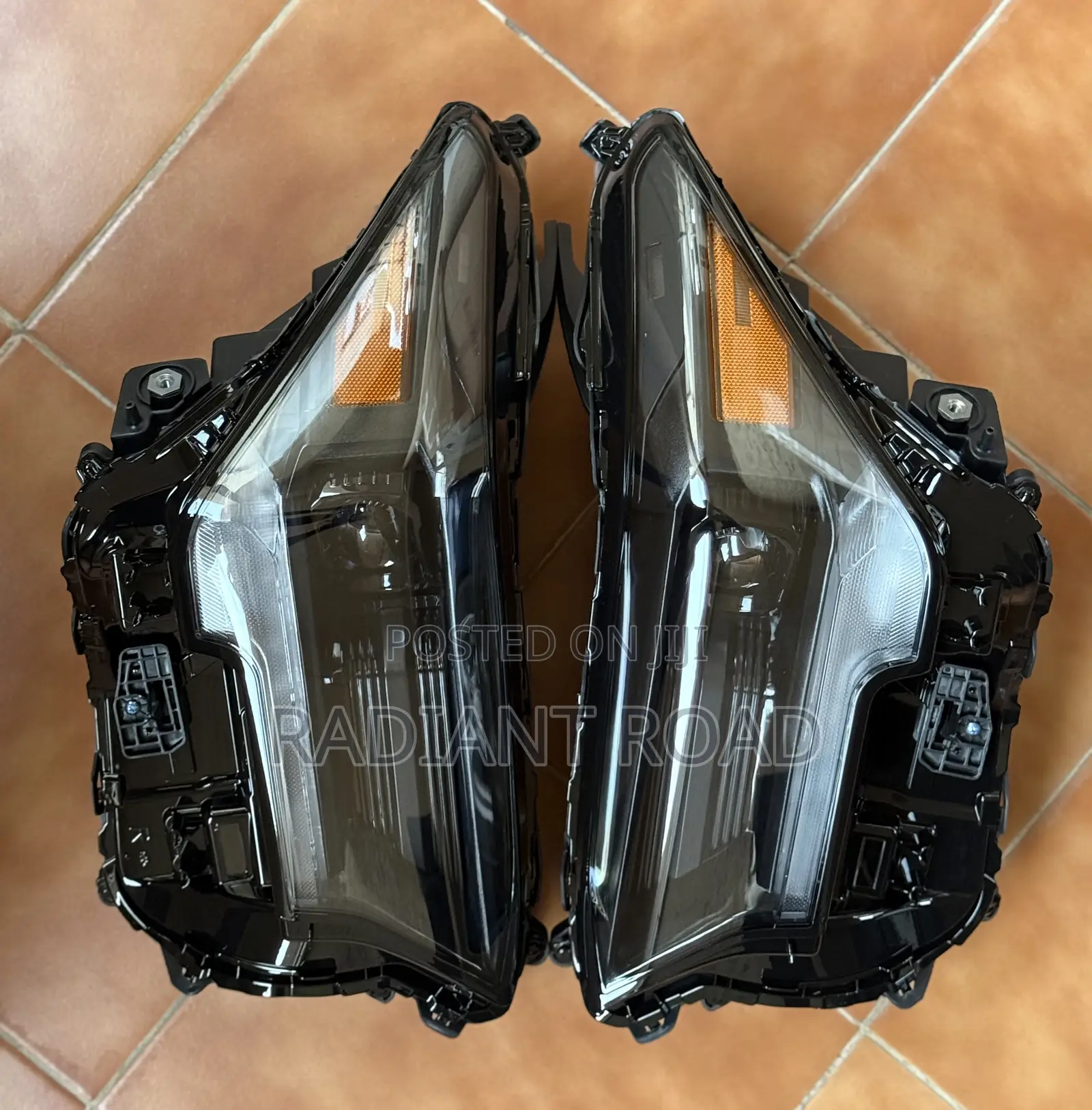 Toyota Tacoma 2024 - 2025 Headlights