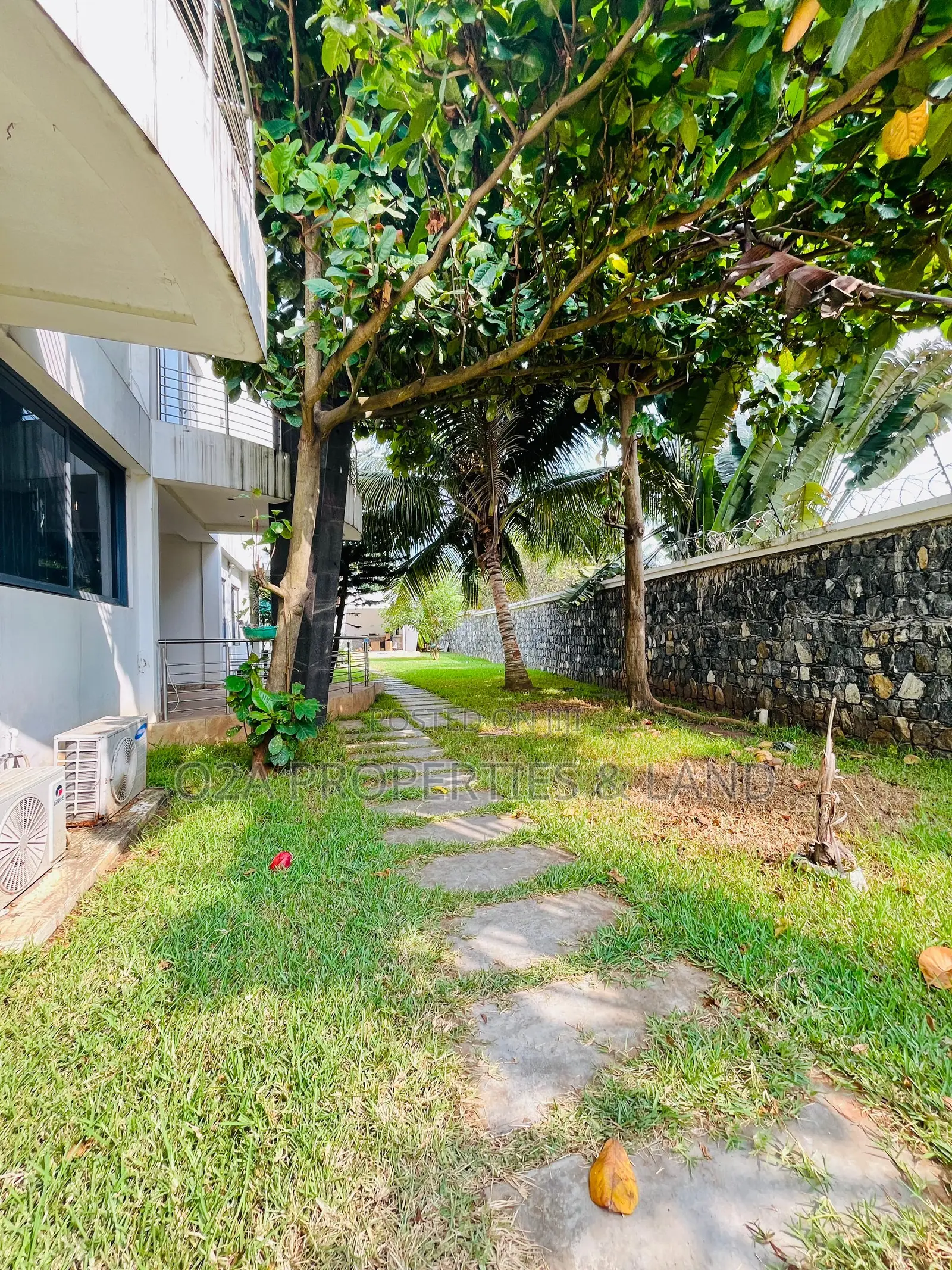 7bdrm Mansion in Cantonments, Acquinas for rent