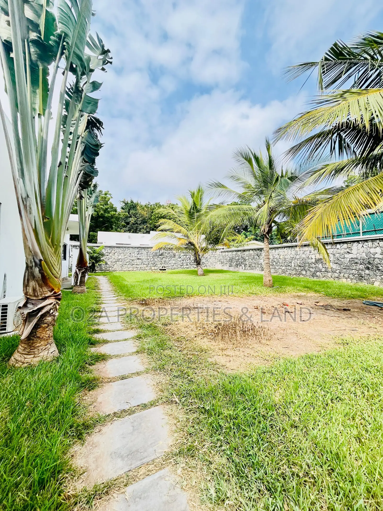 7bdrm Mansion in Cantonments, Acquinas for rent