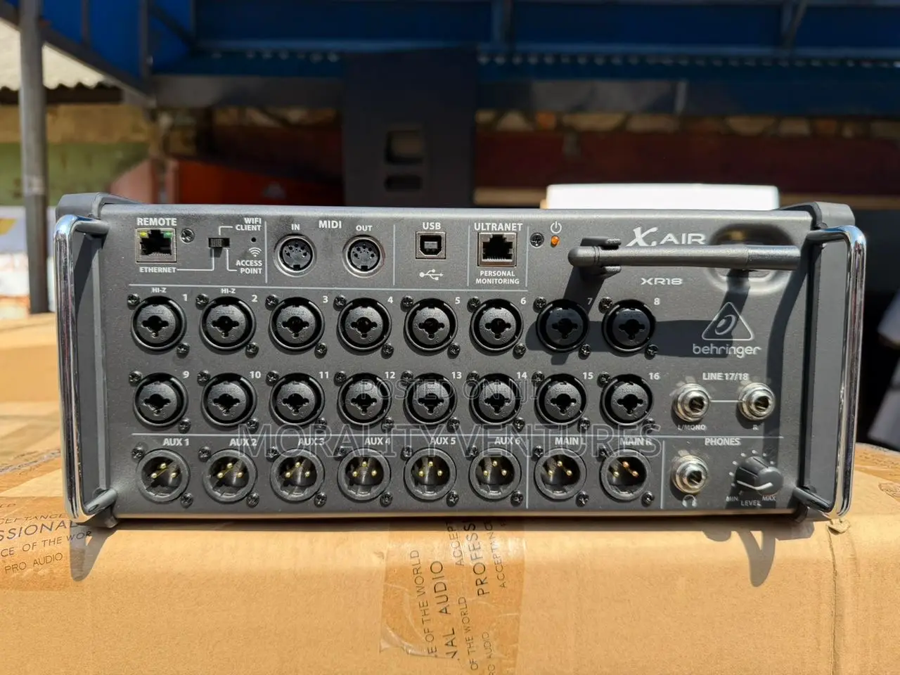 Behringer X Air Xr18 18-Channel Digital Mixer