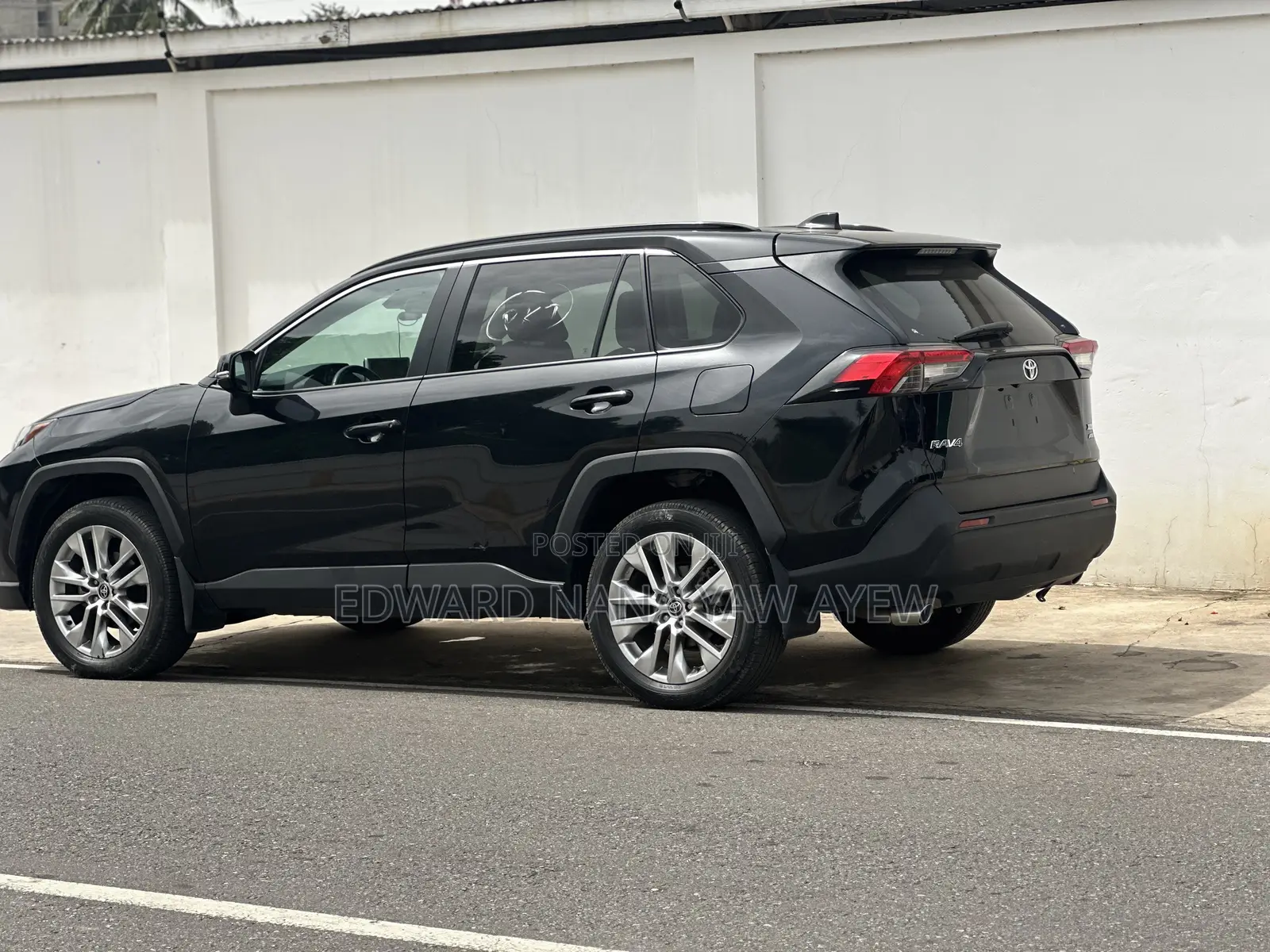 Toyota RAV4 XLE 2025 Black