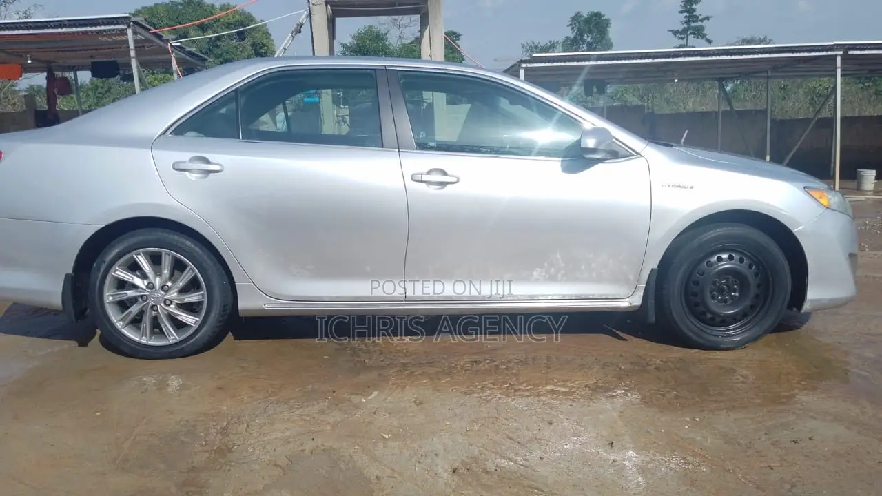 Toyota Camry XLE 4dr Sedan (2.5L 4cyl 6A) 2014 Silver