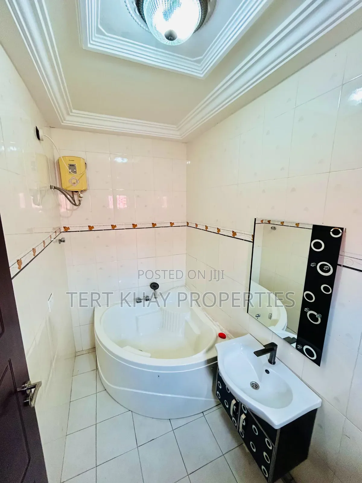 7bdrm House in Extension, East Legon for sale
