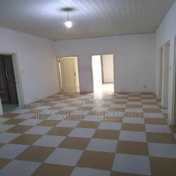 3bdrm Apartment in Nyaniba Estate for rent