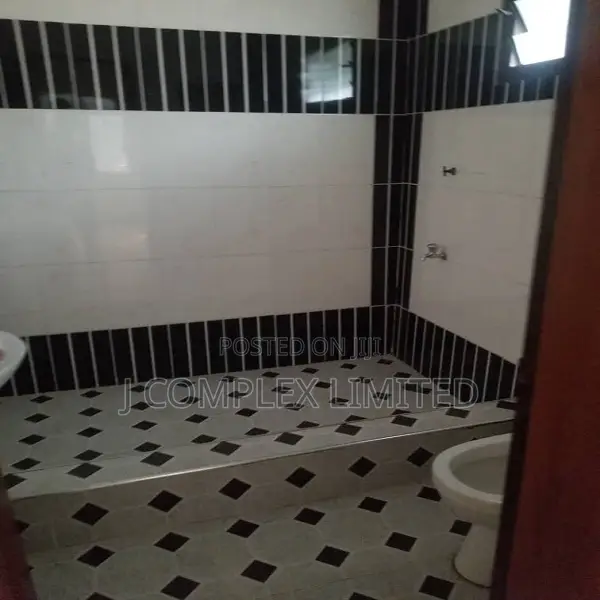3bdrm Apartment in Nyaniba Estate for rent