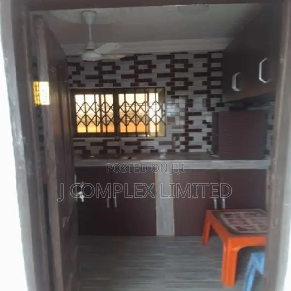 3bdrm Apartment in Nyaniba Estate for rent