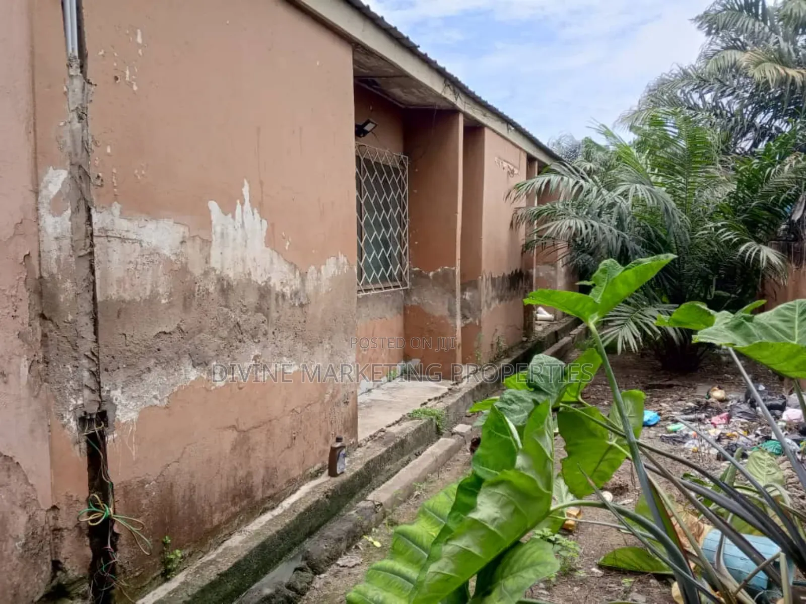 10bdrm Block of Flats in Before Gbawe, Accra Metropolitan for sale