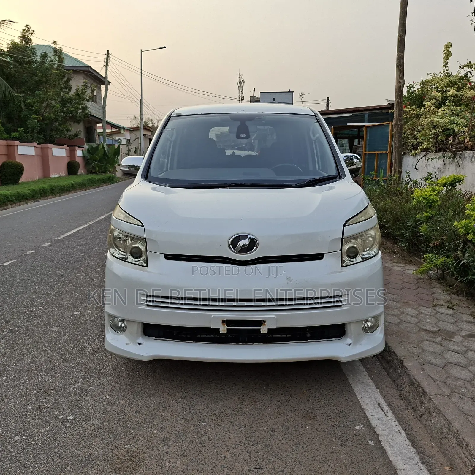 Toyota Voxy 2011 White
