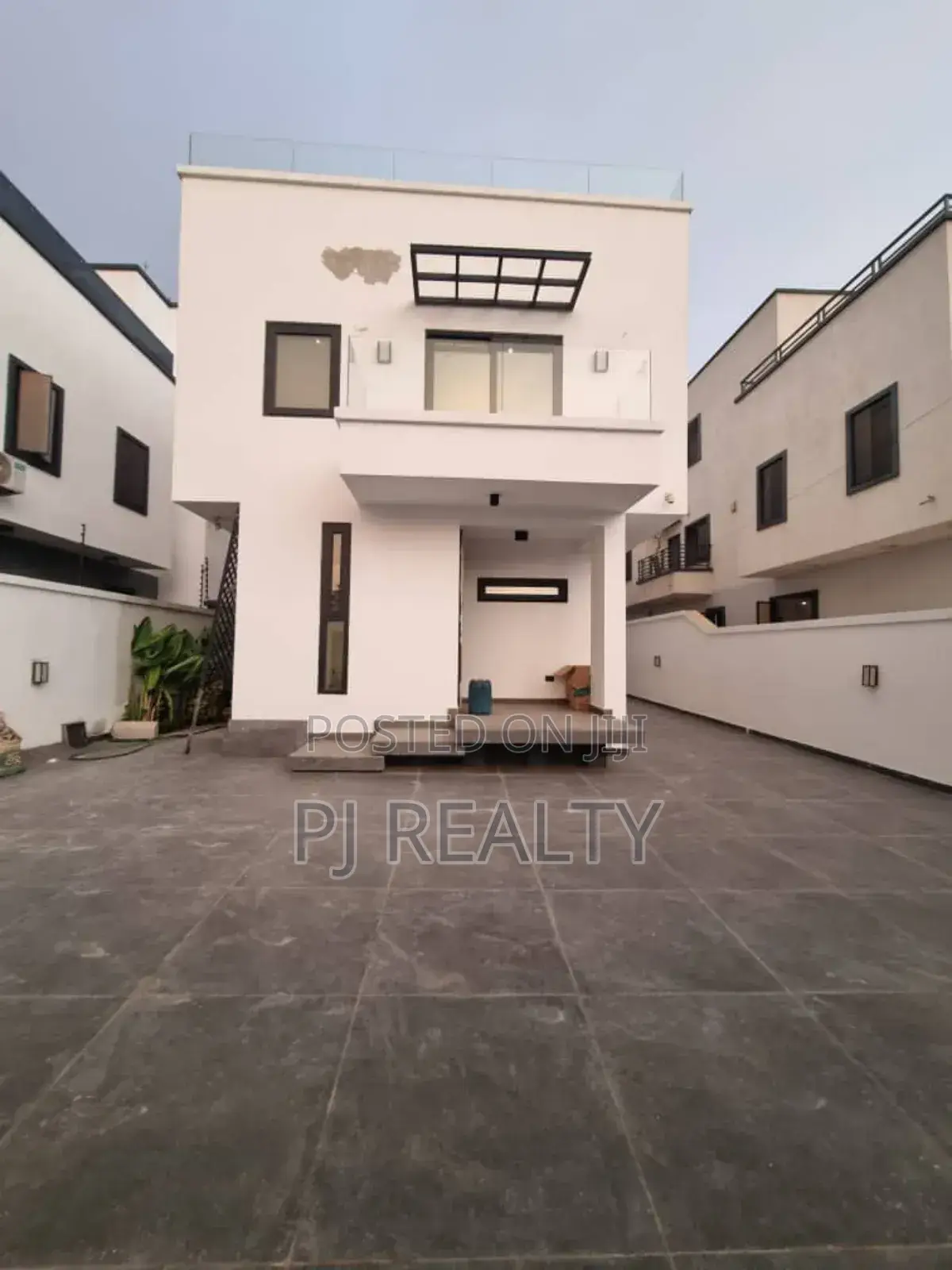 4bdrm House in Adjiriganor for sale