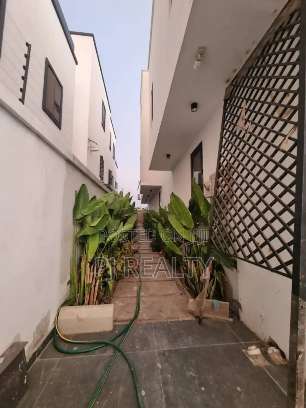4bdrm House in Adjiriganor for sale
