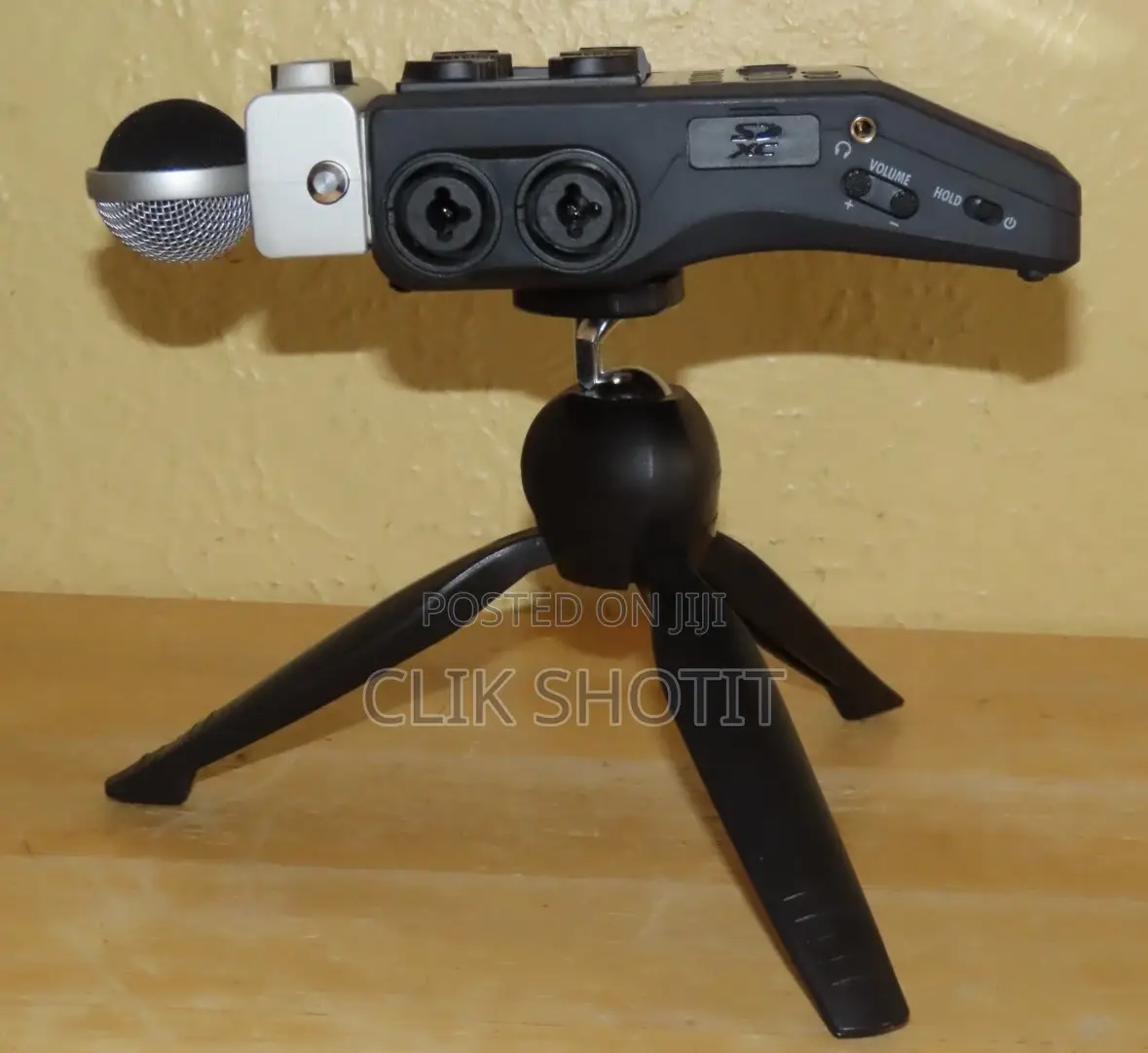 Zoom H6 6-Track Digital Recorder W/Tripod, MSH-6 Microphone