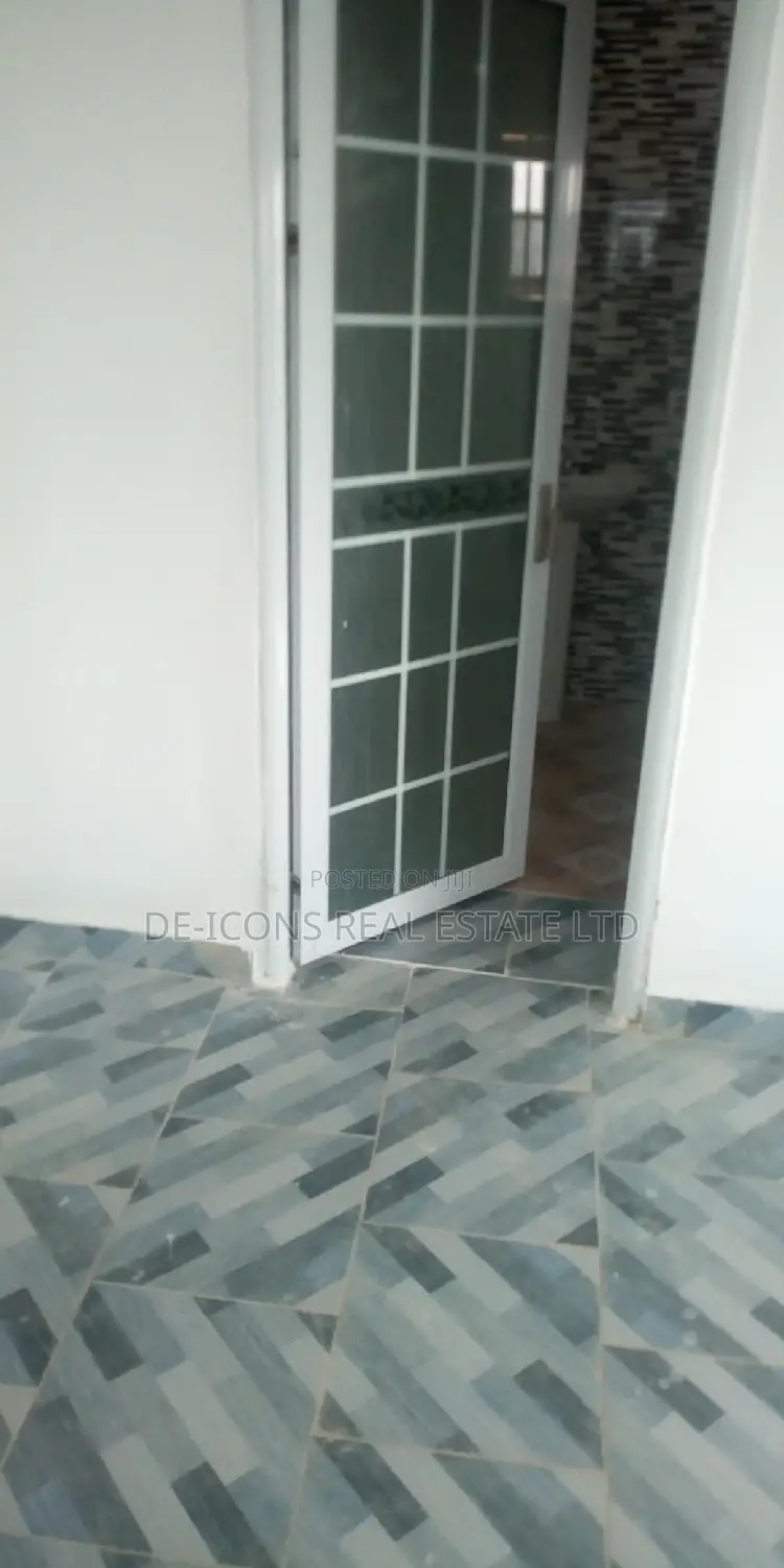 3bdrm House in De-Icons Real Estate, Awutu Senya East Municipal