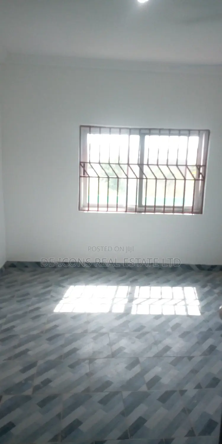 3bdrm House in De-Icons Real Estate, Awutu Senya East Municipal