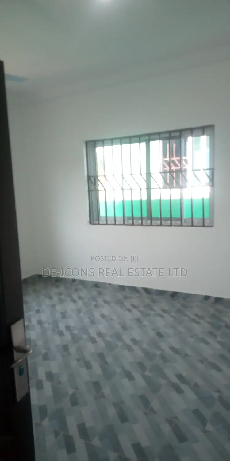 3bdrm House in De-Icons Real Estate, Awutu Senya East Municipal