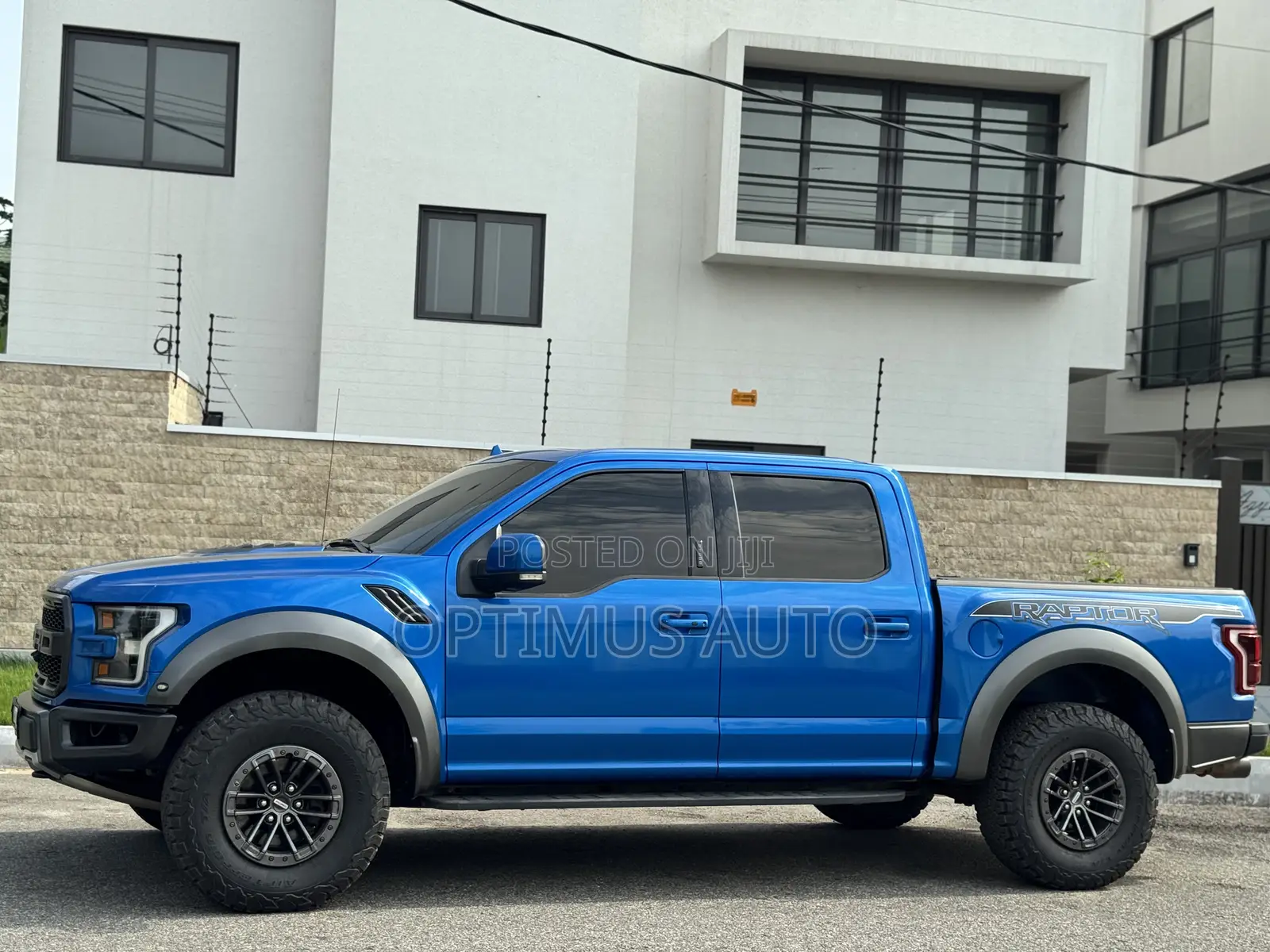 Ford F-150 Raptor 4x4 SuperCrew Cab Styleside 5.5 ft. box 145 in. WB