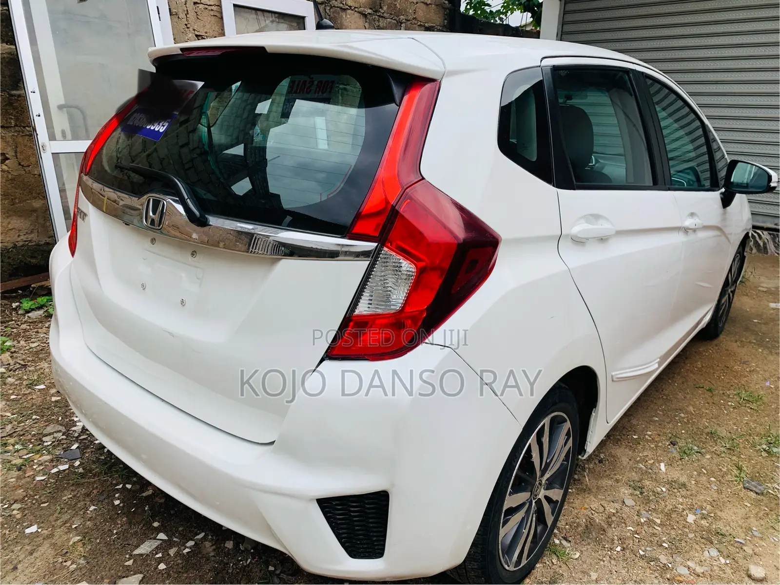Honda Fit LX 4dr Hatchback (1.5L 4cyl 6M) 2015 White