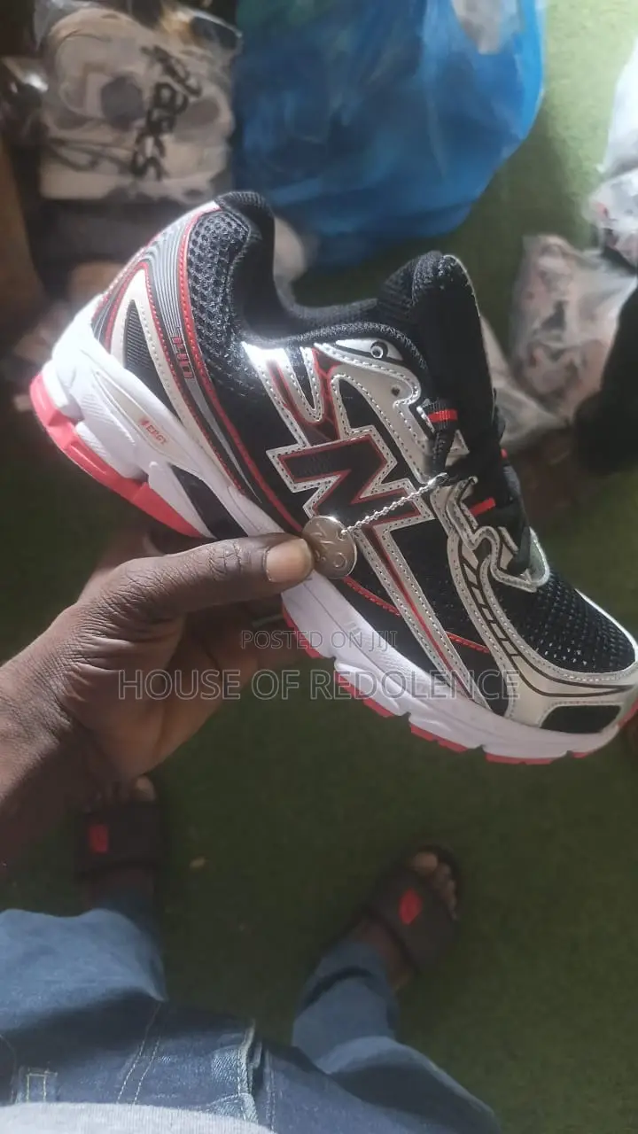 New Balance 740 Sneakers