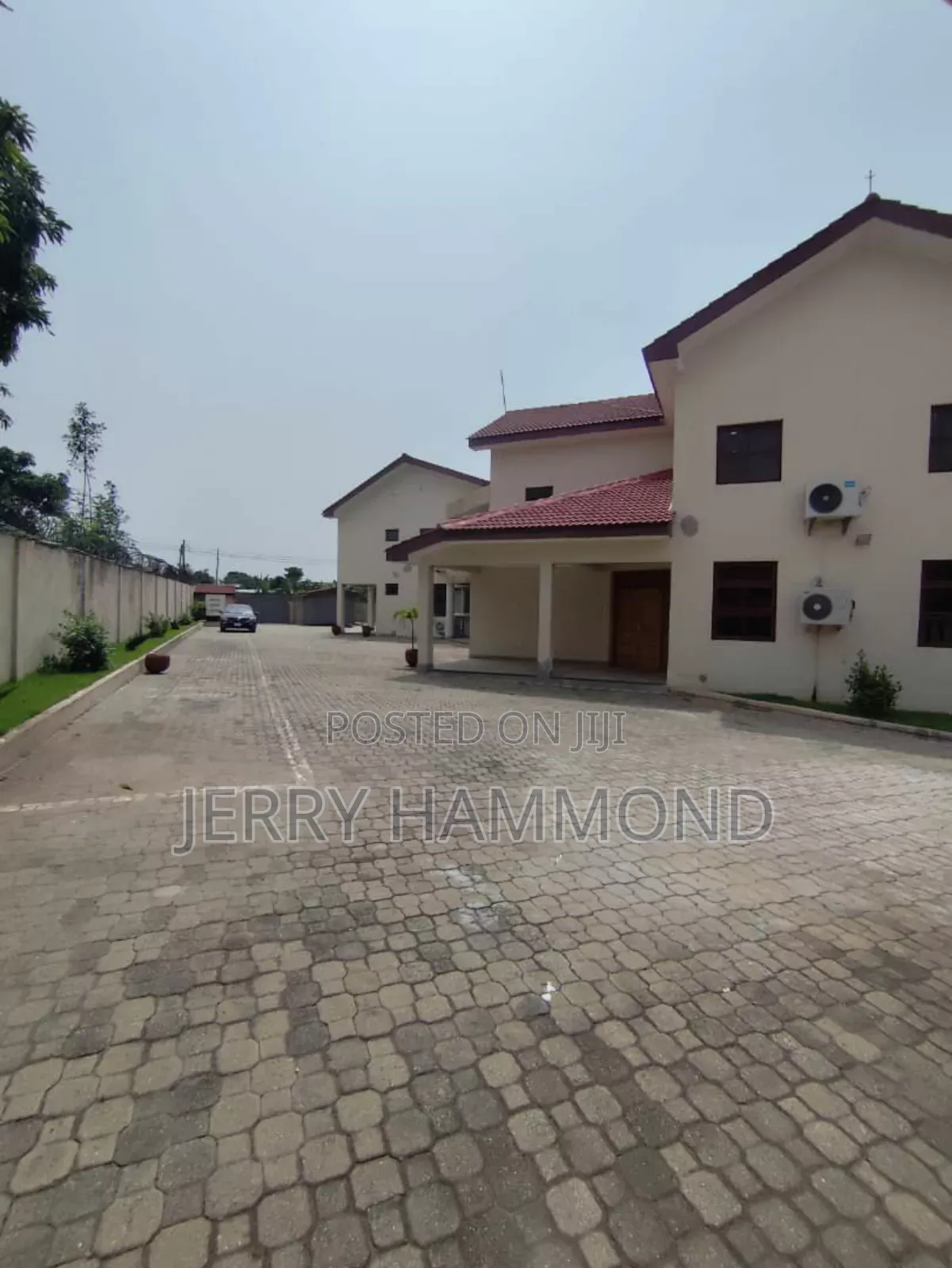 15bdrm Mansion in Roman Ridge for sale