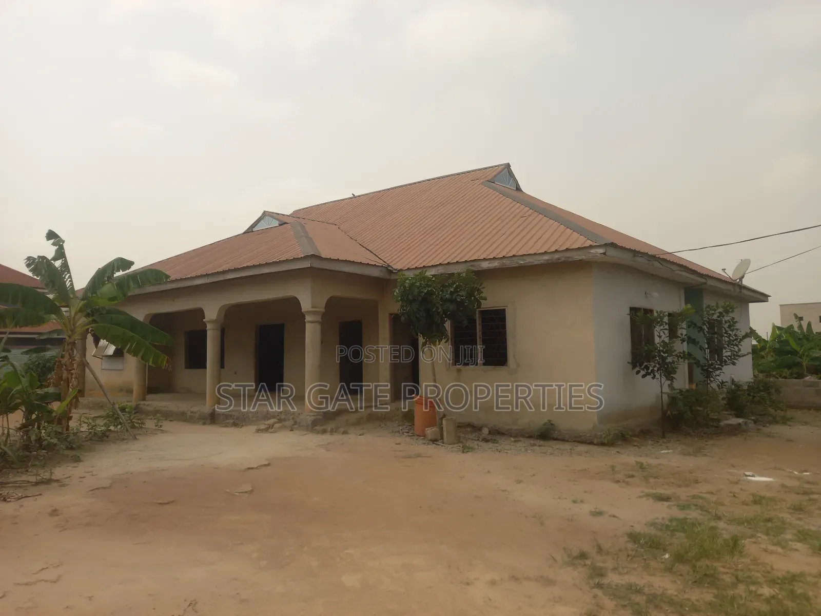 6bdrm House in Duase New Site, Kumasi Metropolitan for sale