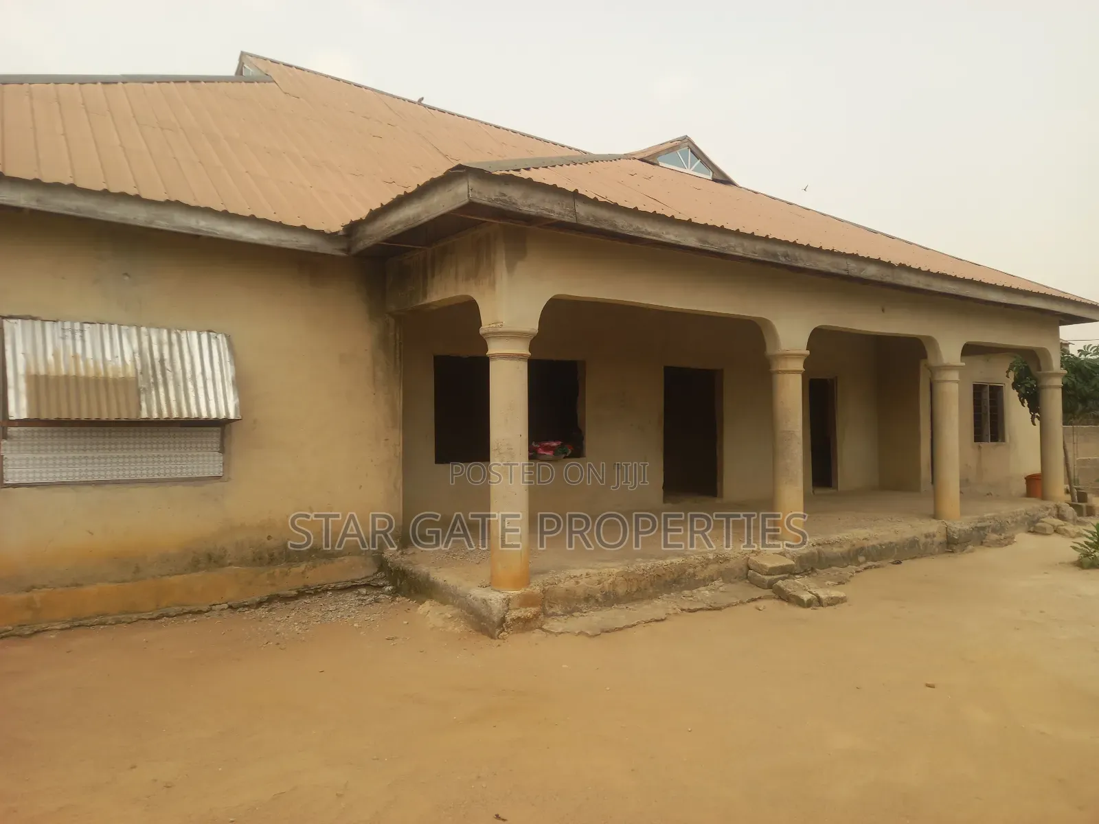 6bdrm House in Duase New Site, Kumasi Metropolitan for sale