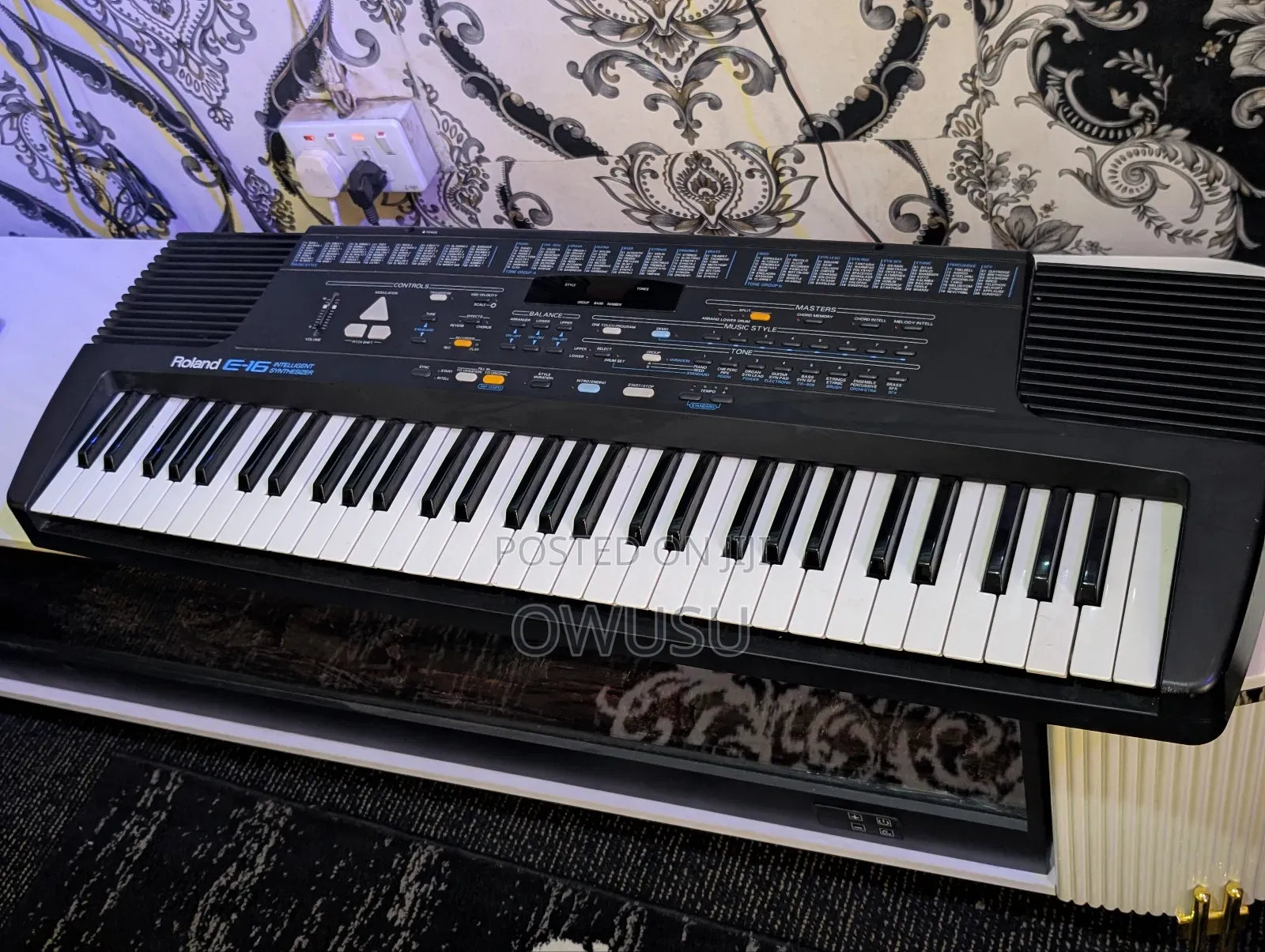 Roland E16 Keyboard