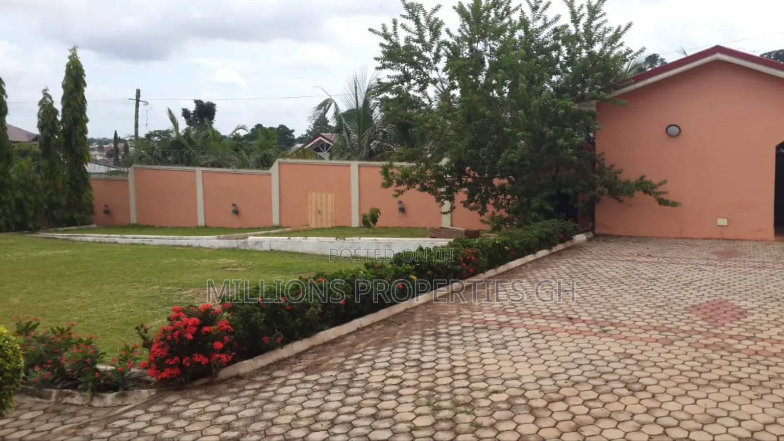 6bdrm House in Millions Properties, Kumasi Metropolitan for sale