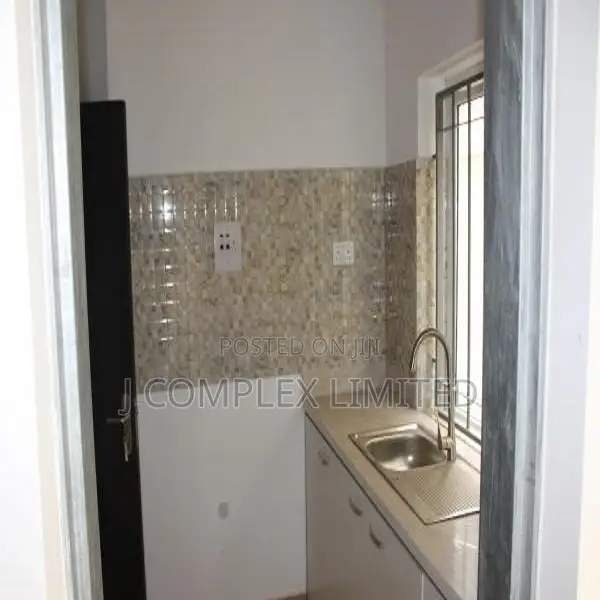 4bdrm House in Osu Ako-Adjei for rent