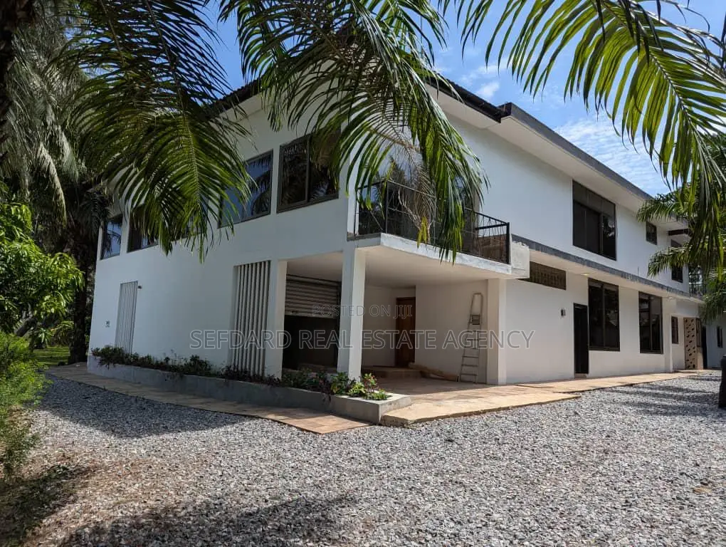 8bdrm House in Cantonments for rent