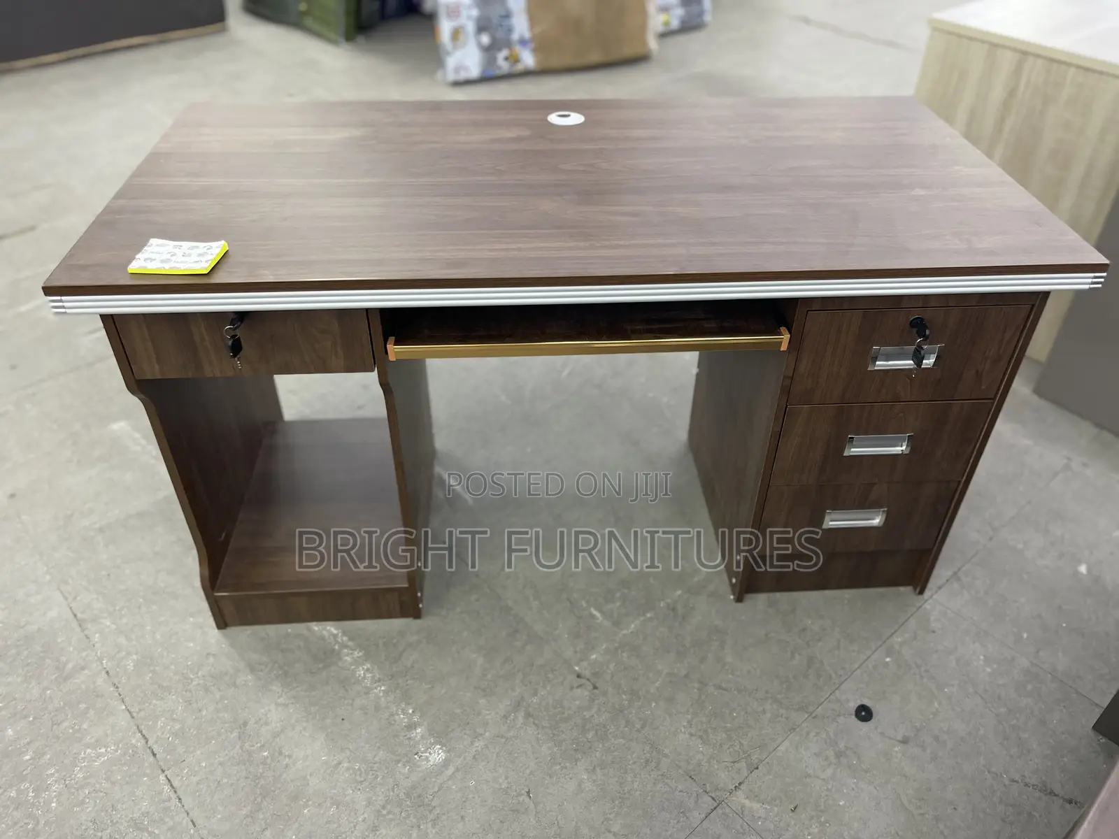Affordable and Quality Office Table