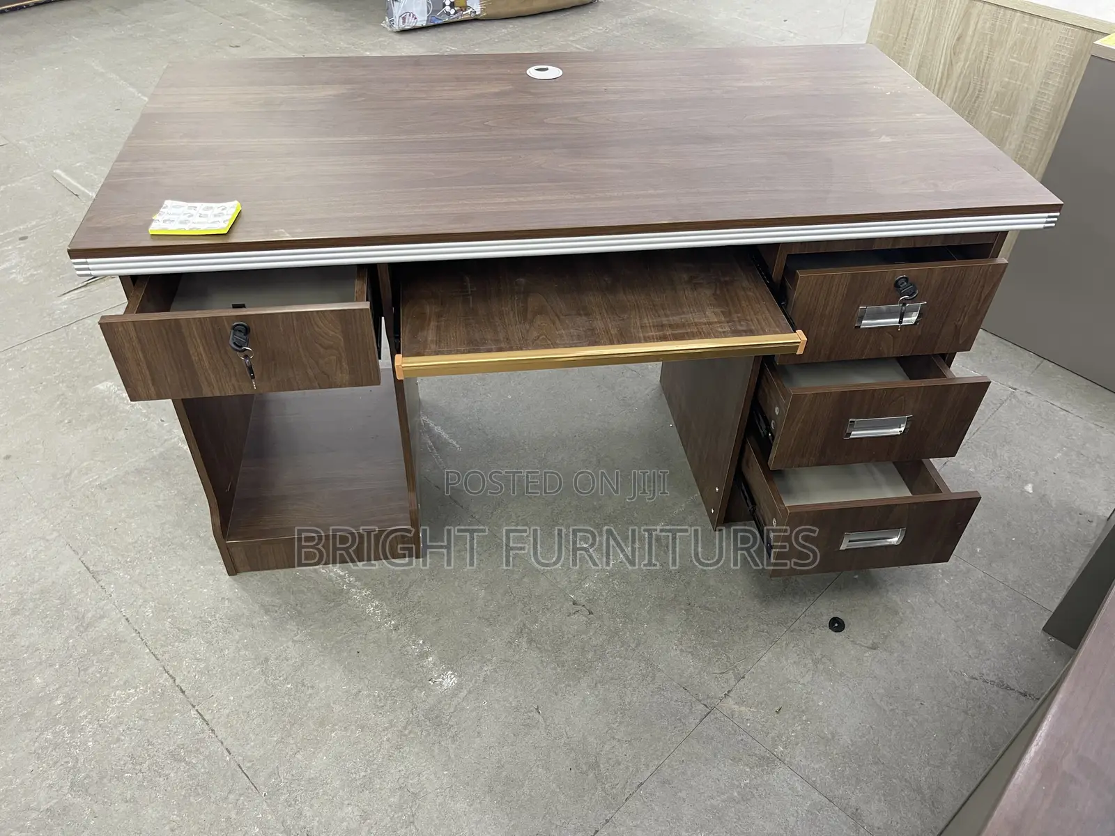 Affordable and Quality Office Table