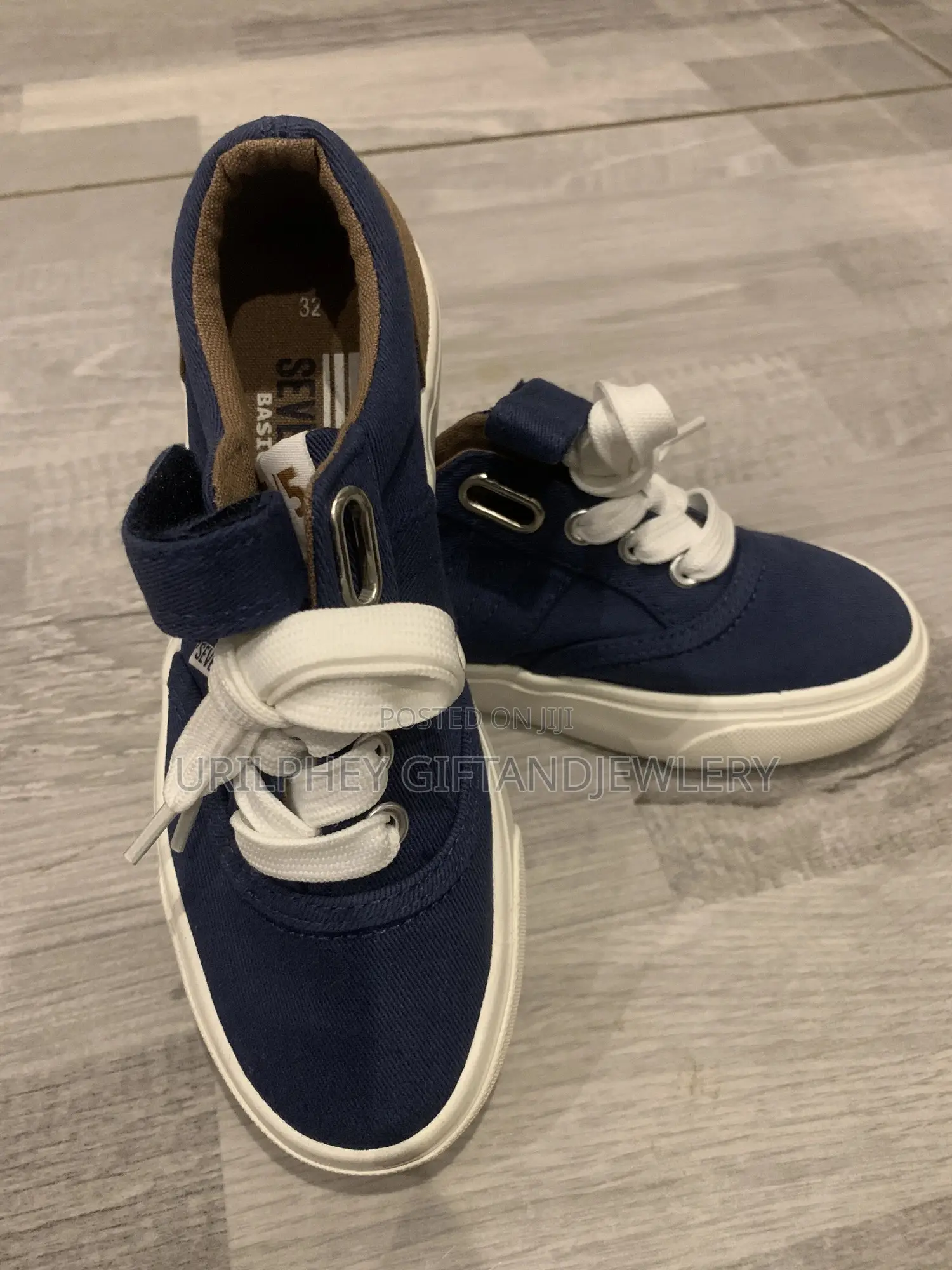 Kids Sneakers Size 32