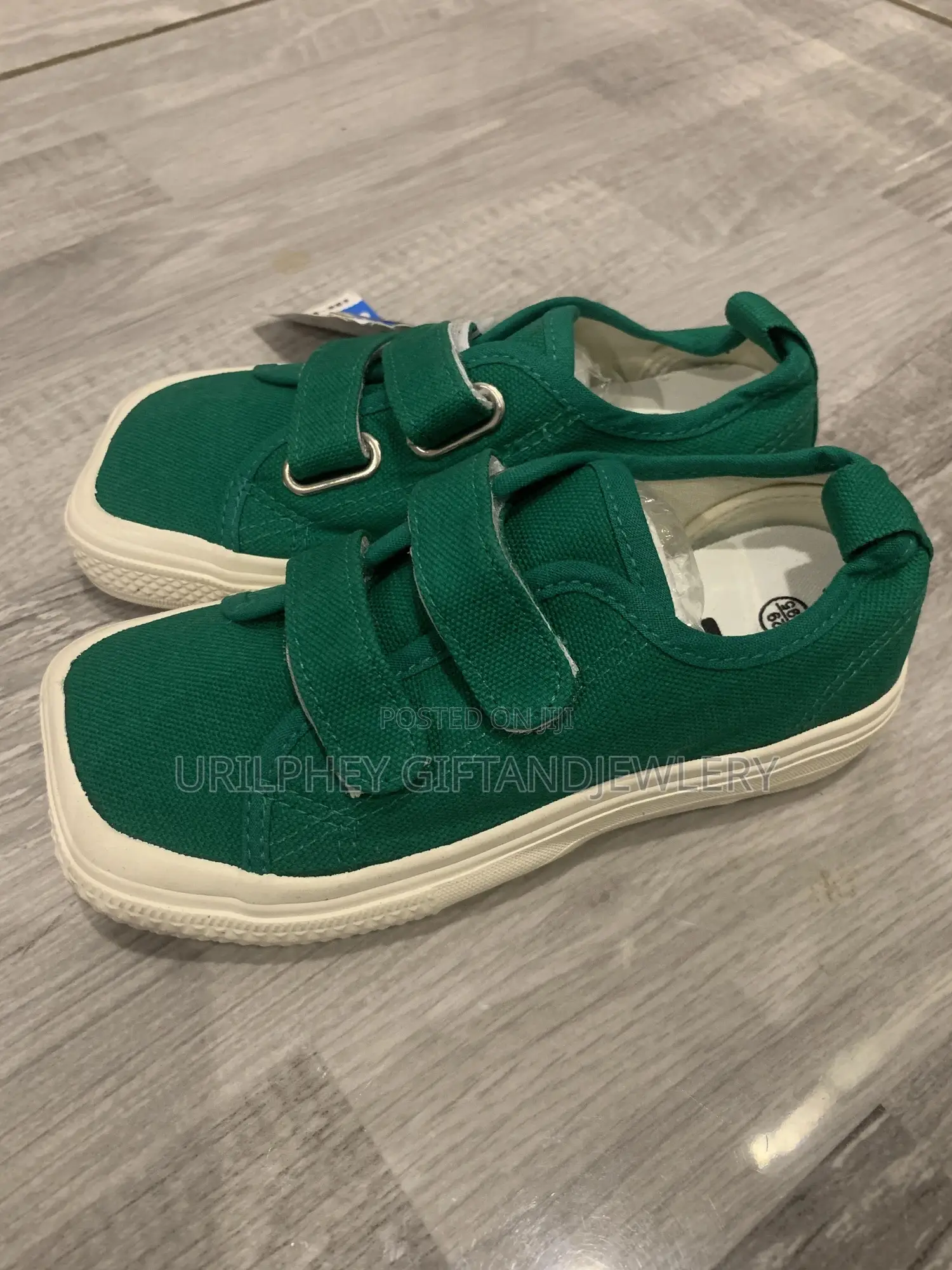 Emerald Green Canvas Retro Sneakers – Square Toe