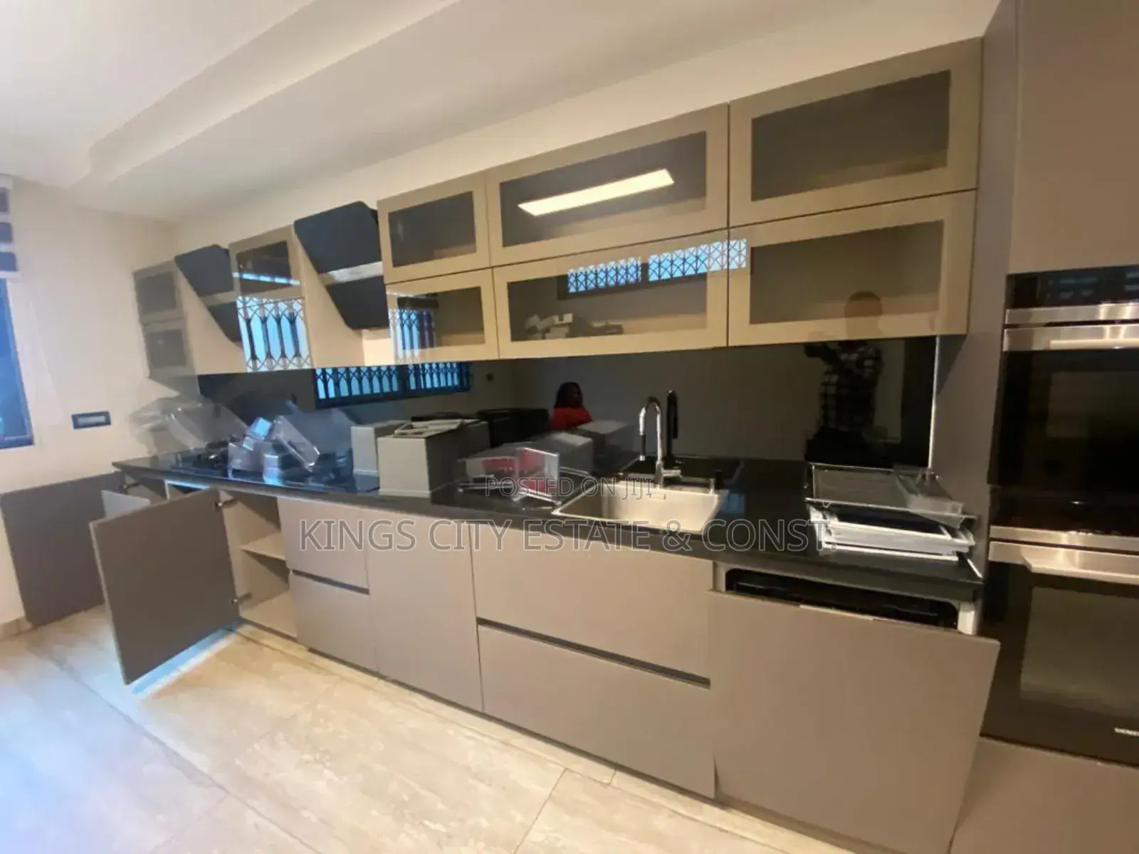 Furnished 6bdrm House in Roundabout, Tantra Hills for sale