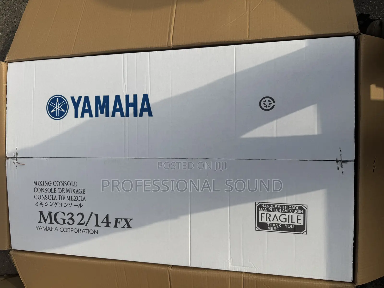 Yamaha Mg24/14fx Analog Mixing Console.