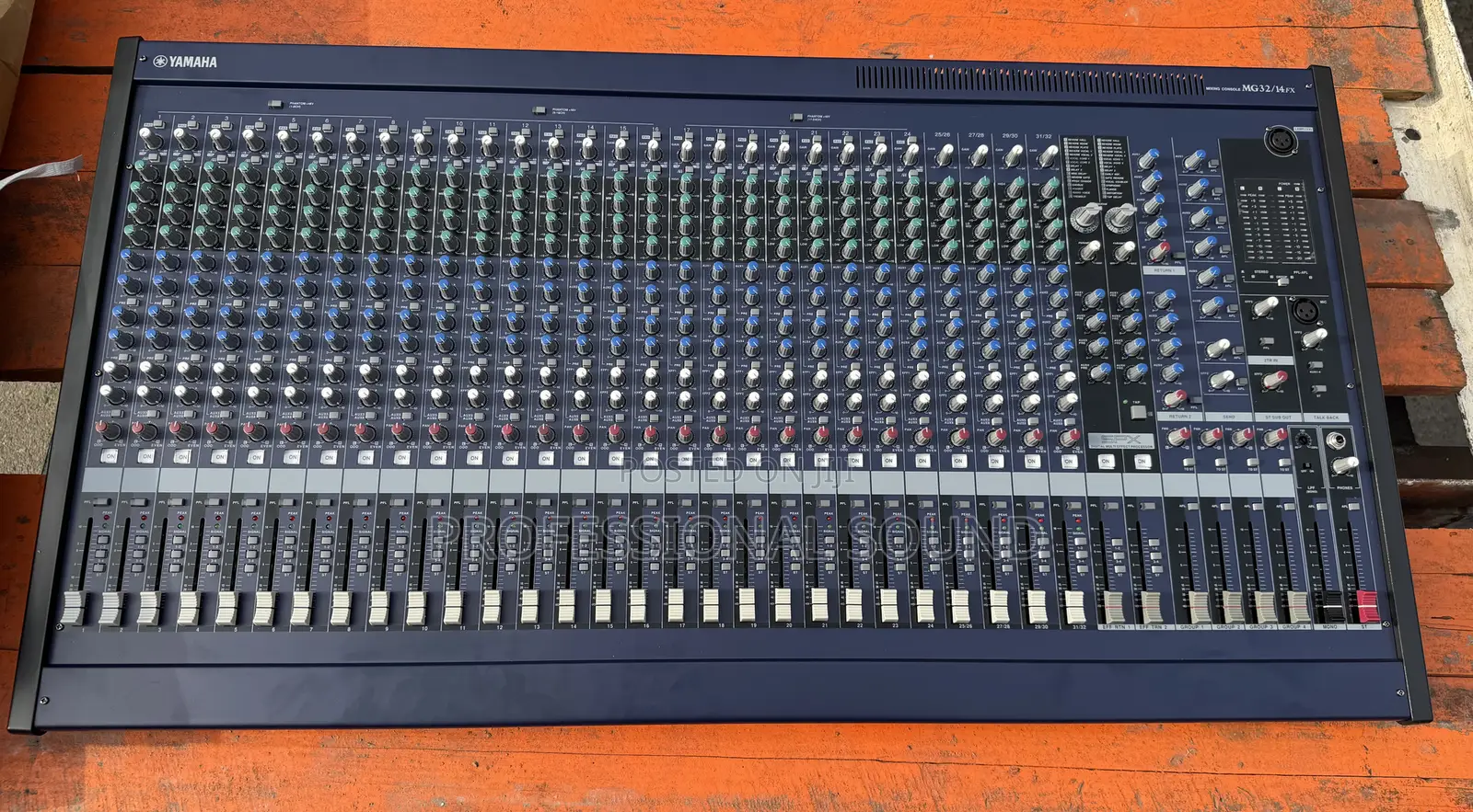 Yamaha Mg24/14fx Analog Mixing Console.