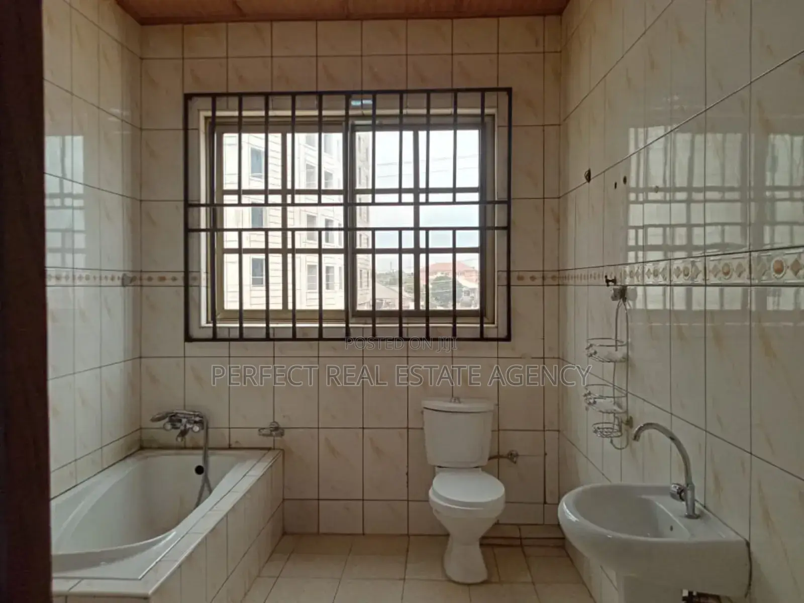 Furnished 6bdrm House in Atasomanso, Kumasi Metropolitan for rent