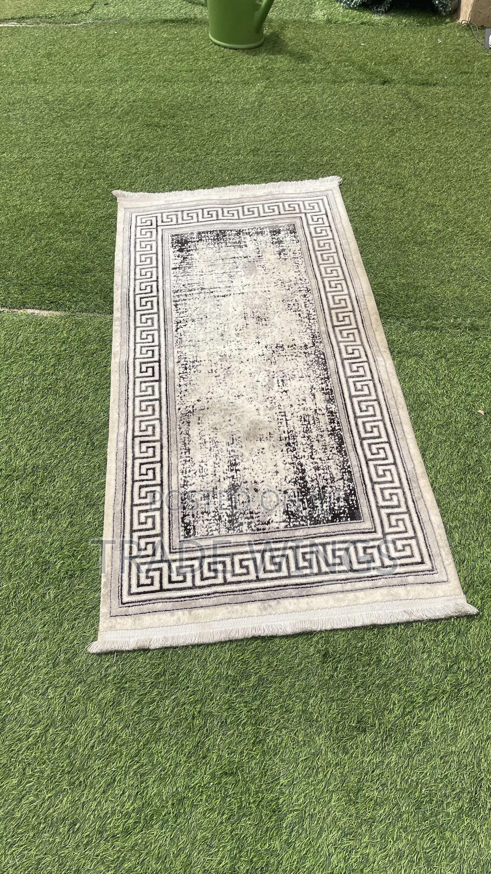 Short White and Black Carpet for Sale