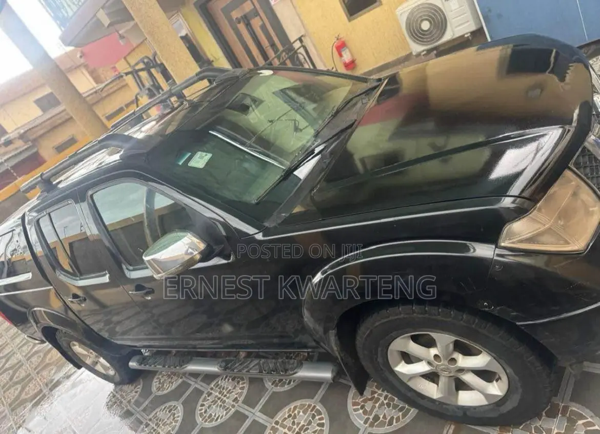 Nissan Navara 2011 Black