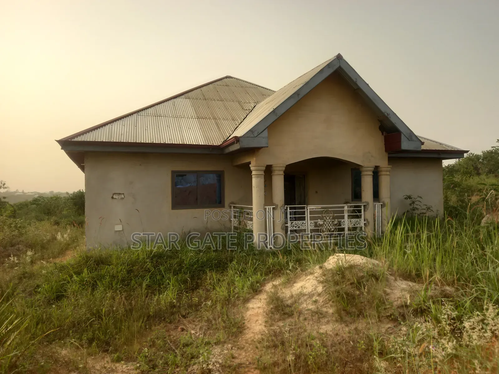 8bdrm House in Jachie Pramso, Kumasi Metropolitan for sale