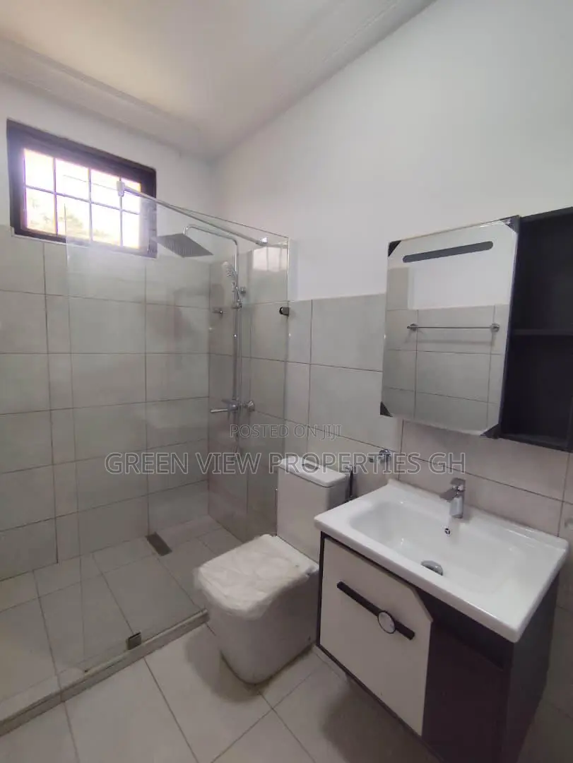 15 Bedroom House Commercial Property for Rent