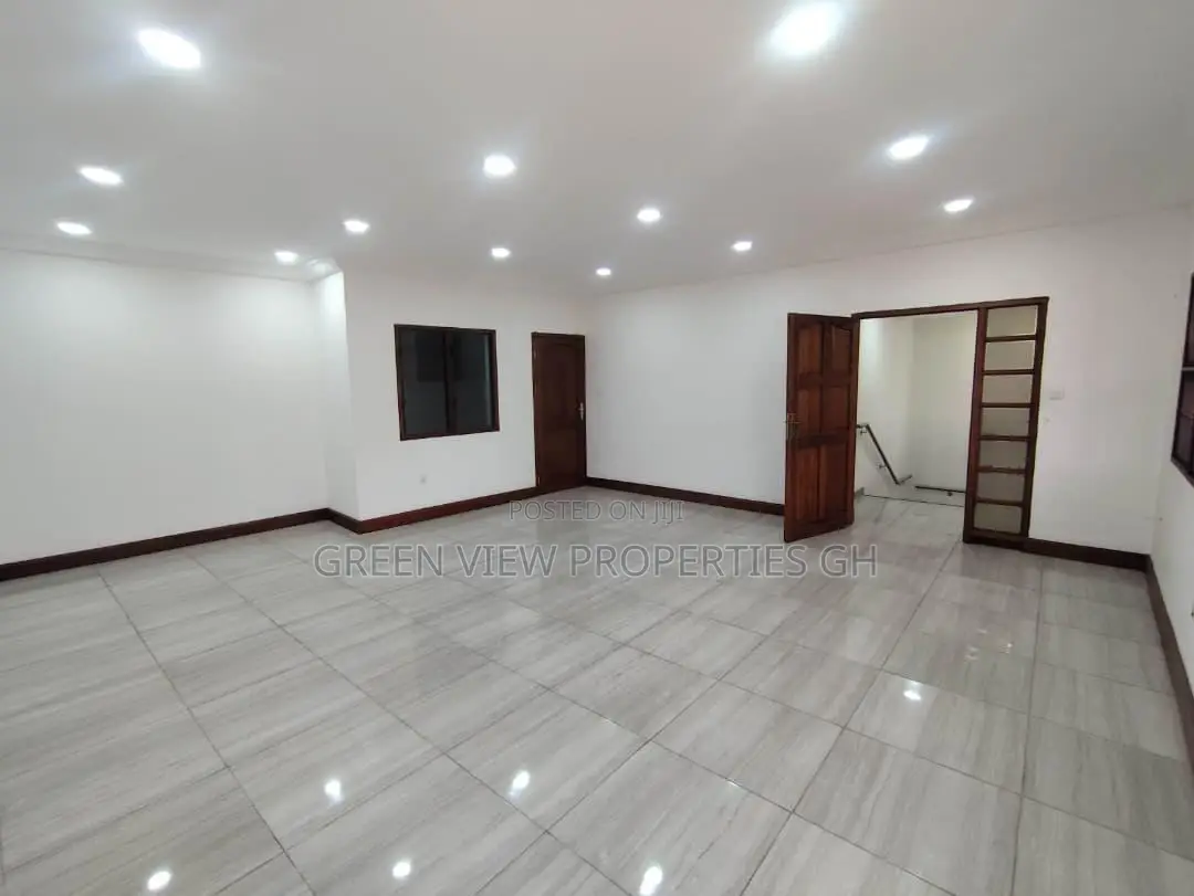 15 Bedroom House Commercial Property for Rent