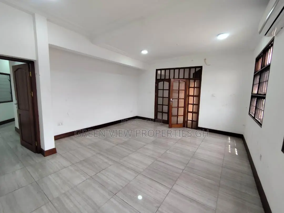 15 Bedroom House Commercial Property for Rent