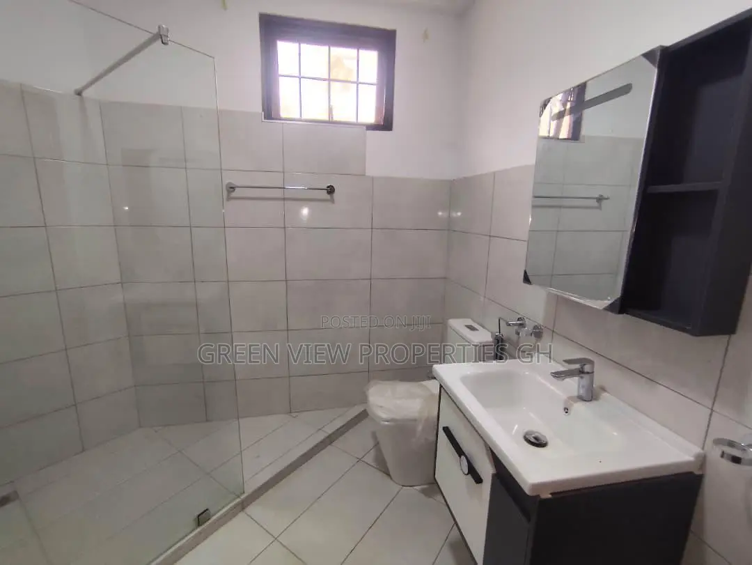 15 Bedroom House Commercial Property for Rent