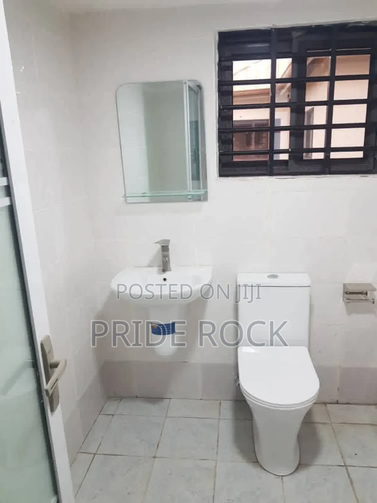 Press Top Wc With Half Stand Basin Set