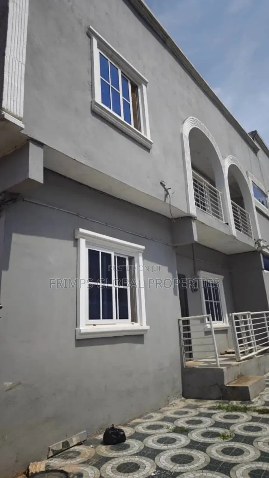 9bdrm Apartment in Ashomang Estate for sale